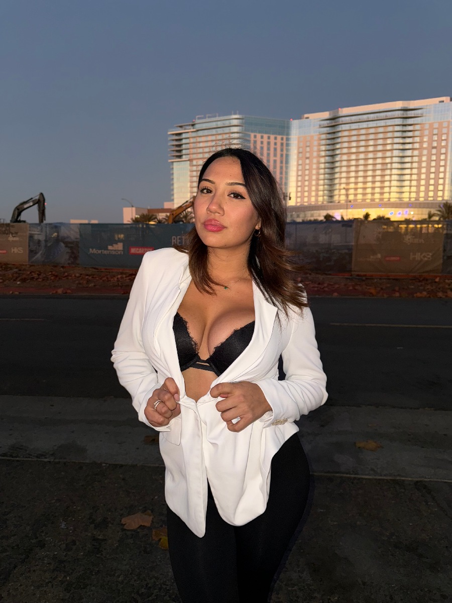 Take a pause and enjoy Ali Cruz — streaming from Terezin