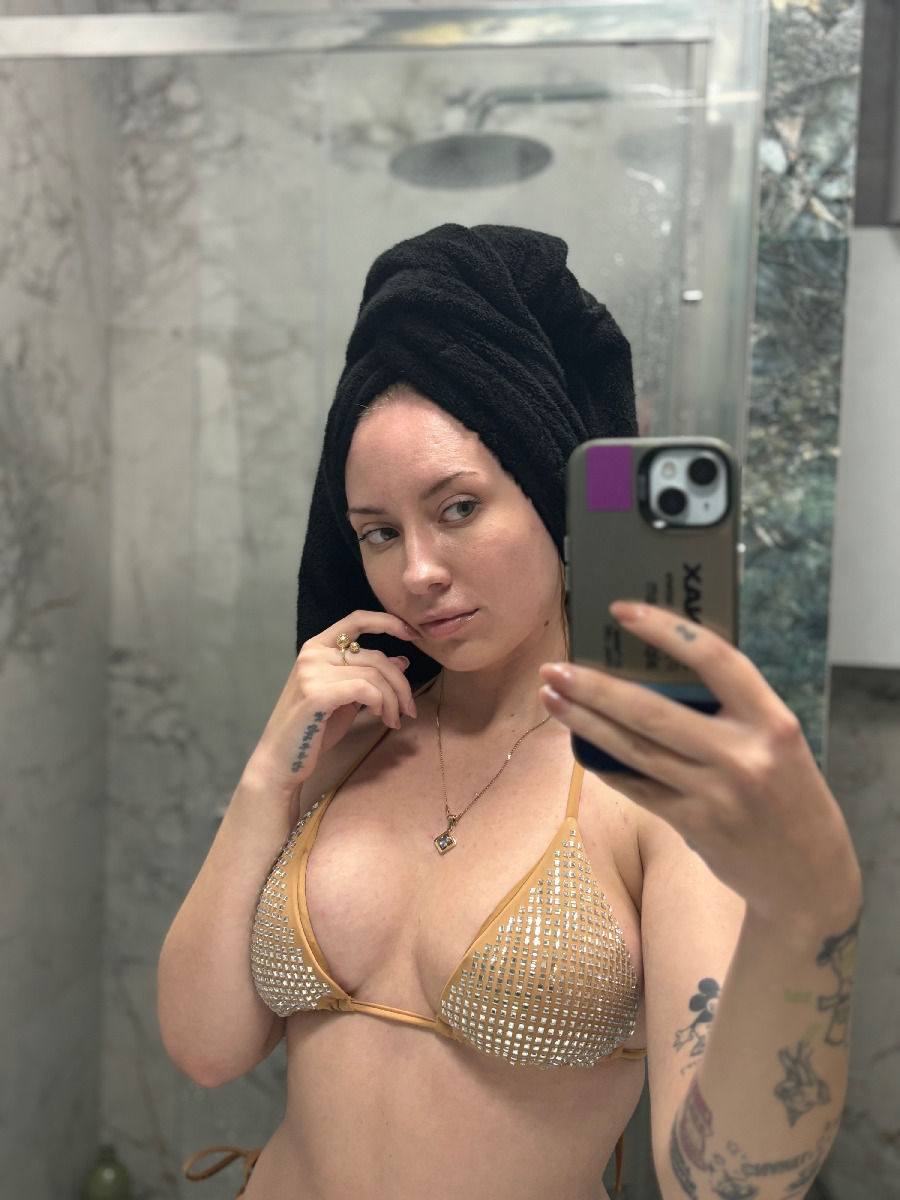 Nude girl KateV in Terezin