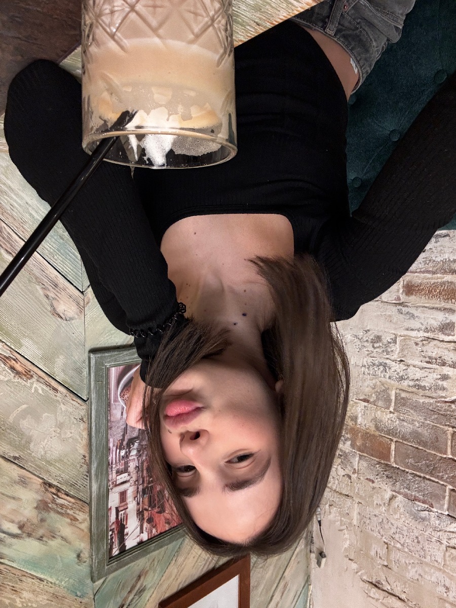 Fresh photos, fresh mood — Tina online in Terezin